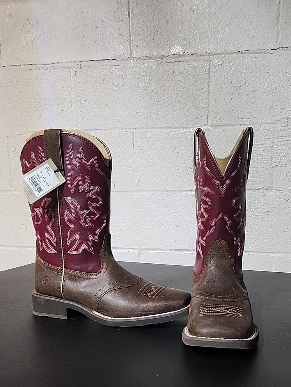 Ariat Women's Delilah Burgundy and Brown Western Boots - Picture 1 of 7